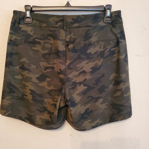 SPANX Sunshine Green Camo Women's Shorts Shape-Up Size L/12 - Picture 3 of 11
